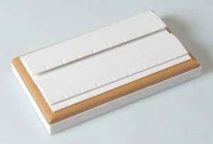 214011 podstavek za verižico, obesek -imitacija usnja/les (214 x 123 x 44 mm)