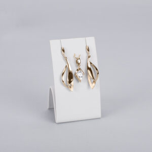 214161 podstavek iz umetnega usnja za uhane, obesek (45 x 40 x 70 mm)