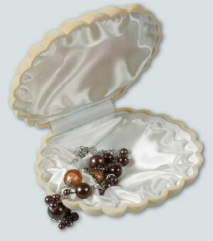 18605 pliš embalaža školjka za ogrlico, verižico, perle (145 x 130 x 58 mm)