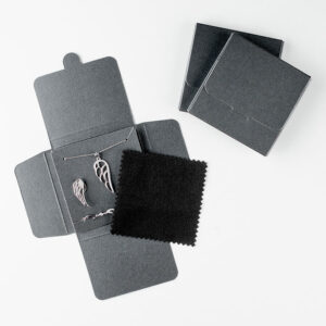 19820 kartonska embalaža, primerna za pošiljanje po pošti (74 x 74 x 7 mm)