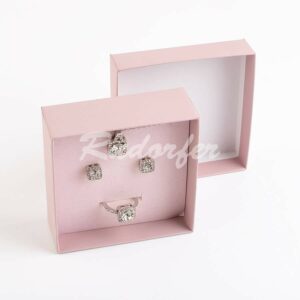 11460 kartonska embalaža za uhane, obesek, verižico, broško (80 x 80 x 32 mm)